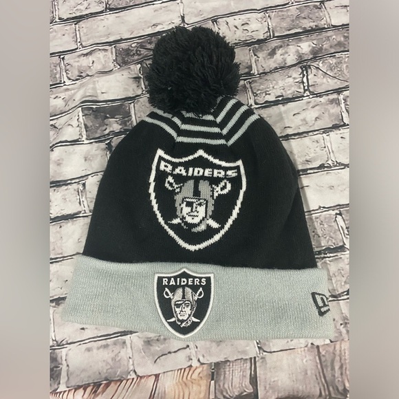 Las Vegas Oakland Raiders NFL New Era Bobble Hat PomPom Cap - Picture 1 of 6